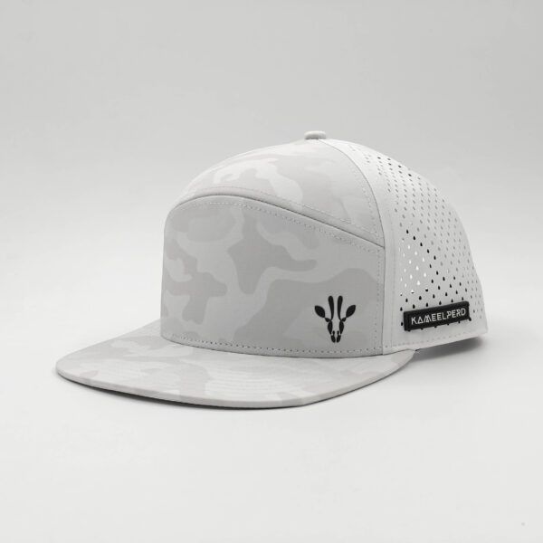 Gorra blanca estampada vicera plana
