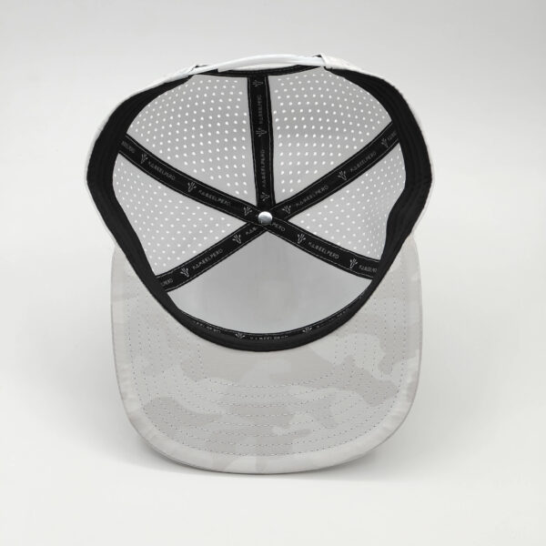 Gorra blanca estampada vicera plana - Imagen 2