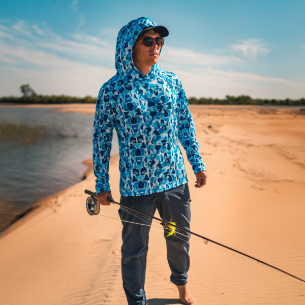 Remera azul con diseño - Imagen 4